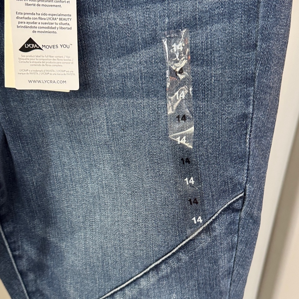 Soho Women's denim two tone ultimate stretch Ankle Jeans NWT 14 - Picture 4 of 14